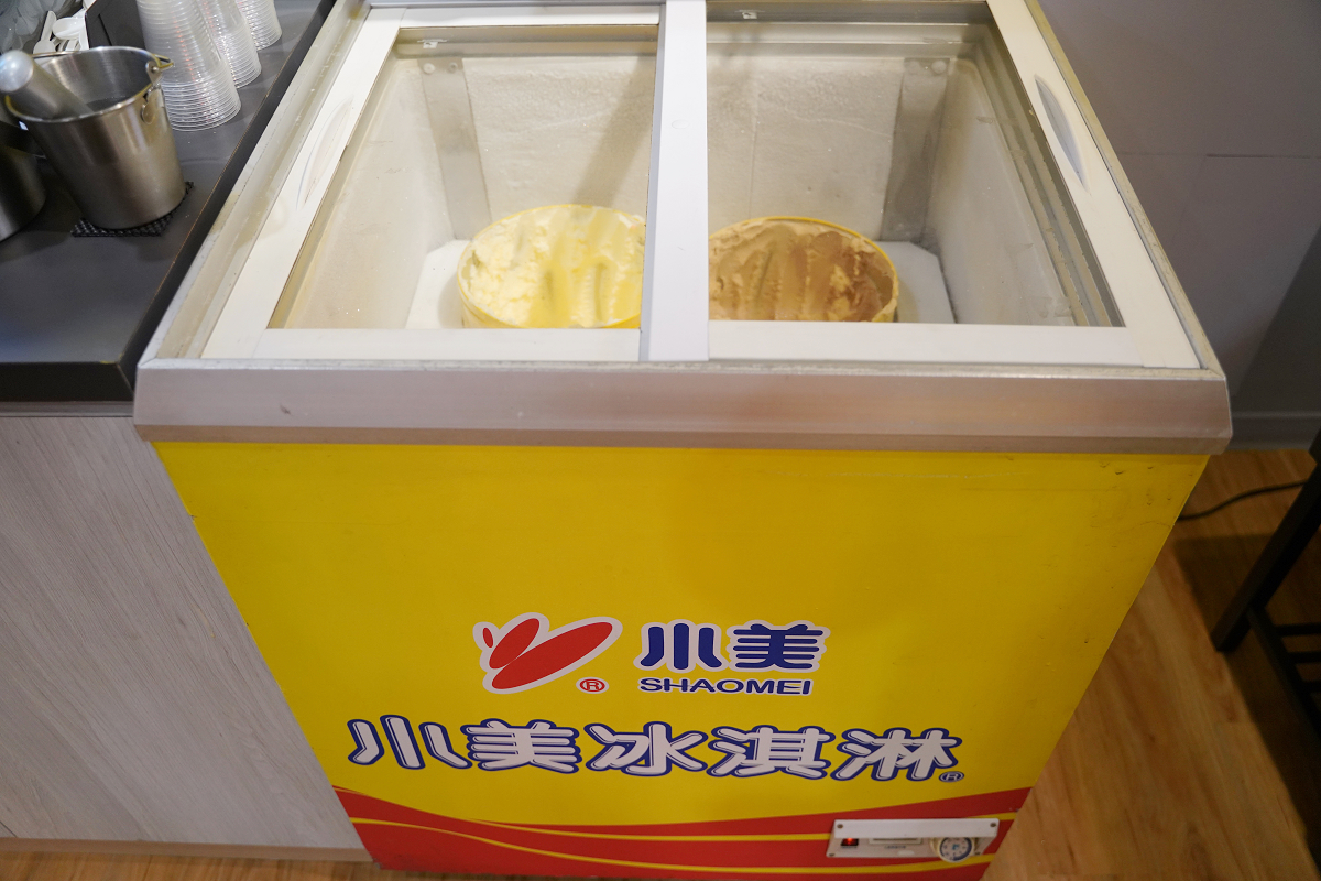 【喫夥鍋時尚百元小火鍋中壢中原店】中原大學小火鍋推薦 豐富自助吧吃到飽 桶裝小型海陸鍋份量足