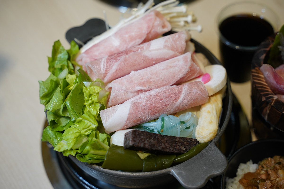 【喫夥鍋時尚百元小火鍋中壢中原店】中原大學小火鍋推薦 豐富自助吧吃到飽 桶裝小型海陸鍋份量足