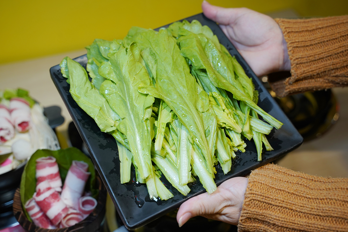 【喫夥鍋時尚百元小火鍋中壢中原店】中原大學小火鍋推薦 豐富自助吧吃到飽 桶裝小型海陸鍋份量足