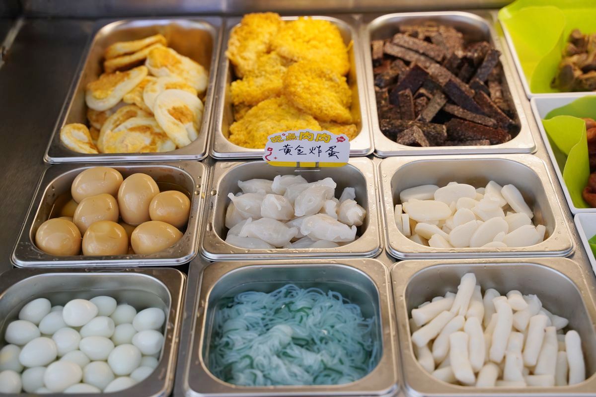 【小谷姐姐】台灣首家麻辣拌×麻辣燙×鐵板香鍋三合一 客製化麻辣料理自由選麻辣度與配料