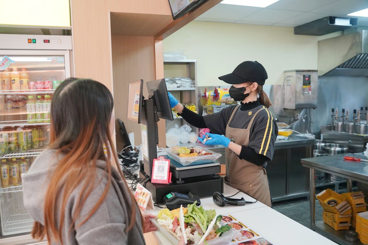 【小谷姐姐】台灣首家麻辣拌×麻辣燙×鐵板香鍋三合一 客製化麻辣料理自由選麻辣度與配料