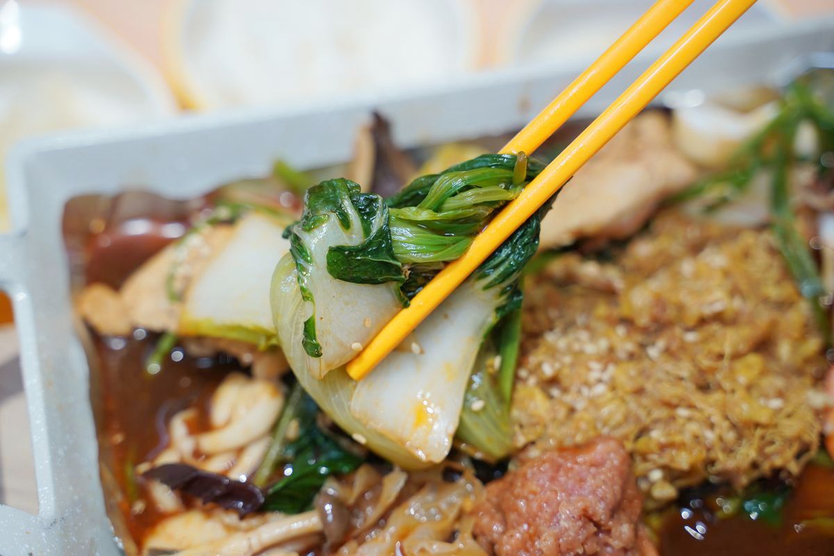 【小谷姐姐】台灣首家麻辣拌×麻辣燙×鐵板香鍋三合一 客製化麻辣料理自由選麻辣度與配料